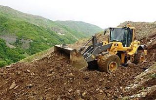 Bitlis’te 15 köy yolu ve içme suyu hatları selden...