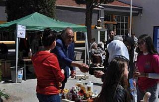 Bu okulda oy kullanmaya gelenler sürprizle karşılaştı