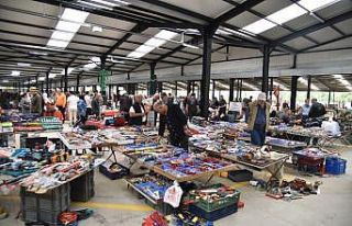 Bu pazar insanları geçmişe götürüyor