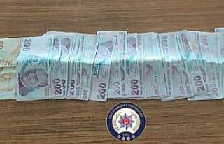 Bulduğu kredi kartı ile alışveriş yapan şahıs...