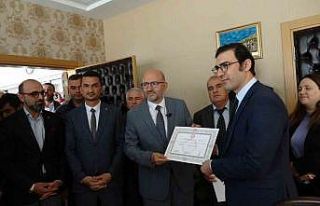 Burdur Milletvekilleri mazbatalarını aldı