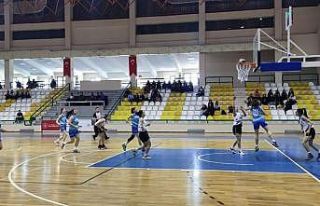 Burhaniye’de Basketbol Okul Sporları Genç Kız...