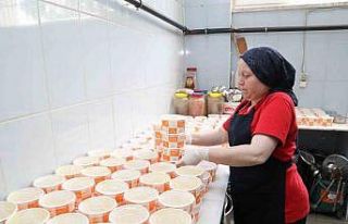 Burhaniye’de ihtiyaçlılara sıcak yemek