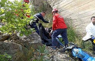 Burhaniye’de köprüden düşen motosikletli hayatını...