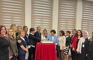 Bursa Büyükşehir’den hemşirelere karanfilli...