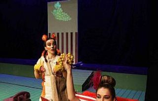 Bursa Devlet Tiyatrosu deprem bölgesinde çocuklar...