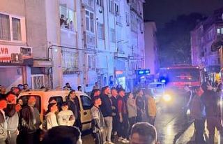 Bursa’da 5 katlı apartmanın çatı katı alev...