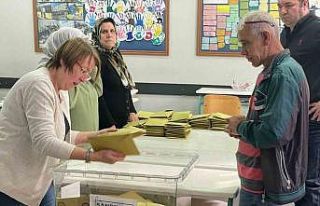 Bursa’da da sandıklar açılmaya başlandı