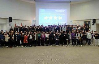 Bursalı Gençler, Avrupa Günü’nde eğitim imkânlarını...