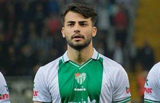 Bursaspor’da 3 futbolcunun sözleşmesi yenilendi