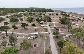 Büyükşehir Lara Birlik Halk Plajındaki bankları...