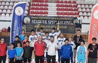 Büyükşehir masa tenisi sporcularından büyük...