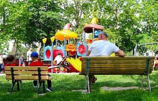 Büyükşehir parklara renk kattı