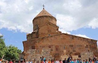 Çaldıranlı çocuklar ilk defa gördükleri Akdamar...