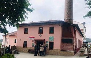 Caminin sadaka kutusunu çaldılar