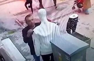 Cansız mankenin üzerindeki kıyafeti çaldı