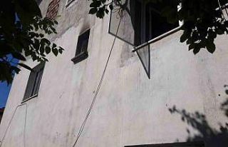 Çaycuma’da ev yangını: Engelli genç dumandan...