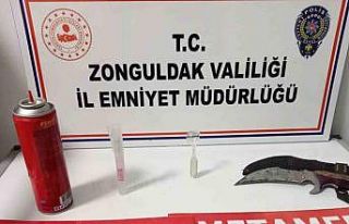 Çaycuma’da şüpheli araçta uyuşturucu çıktı:2...