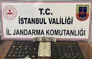 Çekmeköy’de bir iş adamının evinden silah zoruyla...