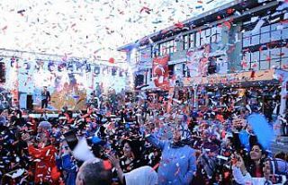 Çekmeköy’de liseli gençlerin mezuniyet coşkusu