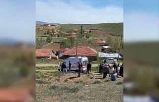 Cenaze çıkışı kabusu yaşadılar: Otomobil kalabalığa...