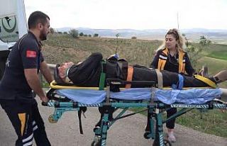 Cenazeye giden ailenin bulunduğu otomobil tır ile...