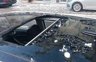 Ceviz büyüklüğündeki dolu milyonluk hasara neden...