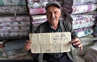 CHP iktidarı dönemindeki benzin karnesini göstererek...