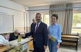 CHP İzmir İl Başkanı Aslanoğlu oyunu kullandı