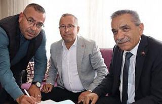 CHP’den istifa eden muhtar MHP’ye katıldı