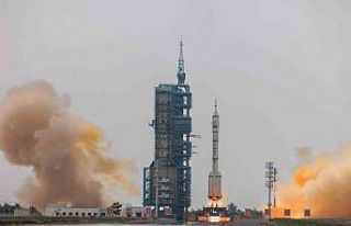 Çin, uzaya ilk sivil astronotu gönderdi
