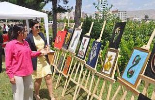 Cizreli kadınlar el emeklerini sergiledi