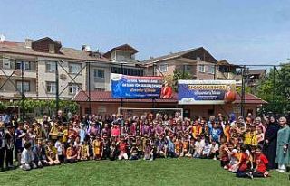 Çocuklar futbol turnuvasında ter döktü