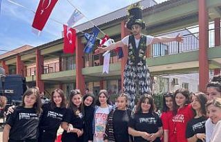 Çocuklar şenlikte doyasıya eğlendi