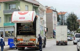 Çöp konteynırları yıkanarak temizlendi