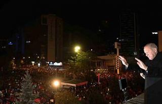 Cumhurbaşkanı Erdoğan’dan balkon konuşması