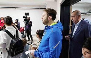 Cumhurbaşkanı Erdoğan’ı arkasında gören seçmen...