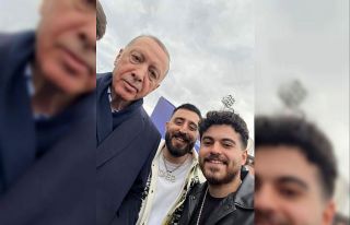 Cumhurbaşkanı Erdoğan’ın mitinginde konser veren...