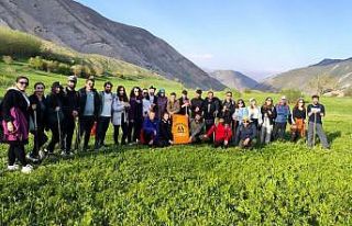 Dağcılar Hakkari’nin tarihi köyünü gezdi