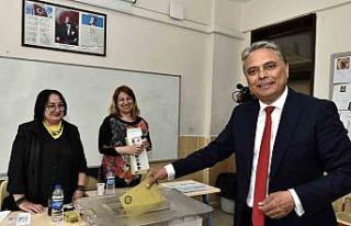 Demokrasi Otobüsü, depremzede vatandaşları sandığa...