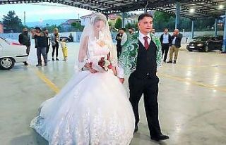 Denizlililer depremzede gelinin düğününü el birliğiyle...