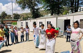 Deprem bölgesinde iz bıraktılar