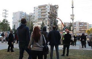 Depremde 11 kişiye mezar olan bina için belediye...