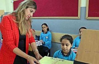 Depremde 4 meslektaşını kaybeden öğretmen, öğrencilerine...