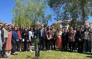 Depremde hayatını kaybeden öğrencilerin anısına...