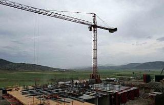 Depremin merkezinde yapımına başlanan konutlarda...