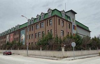 Depremzede öğrenciyi başörtüsü nedeniyle okula...