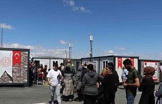 Depremzedeler sandık başına koştu