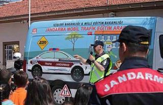 Ders zili bu sefer jandarma ekiplerinin eğitimi için...