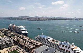 Dev kruvaziyerler Galataport’a demirledi